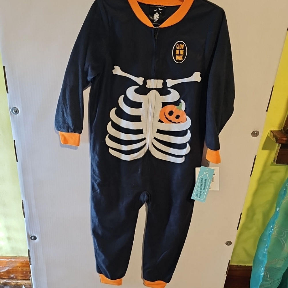 NWT Happy Halloween Unisex Size 4T Glow In The Dark Knit Sleeper Open Feet